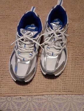 Avia White Silver Sneakers with Blue Lining